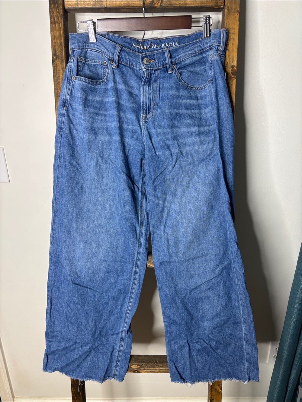 American Eagle Outfitters Low Rise Skater Light Blue Wide Leg Jeans Size 6